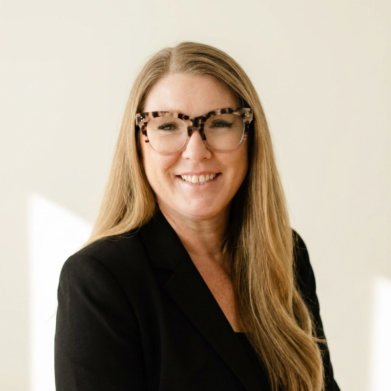 Lisa Benson's Headshot for DeBella DeBall Designs